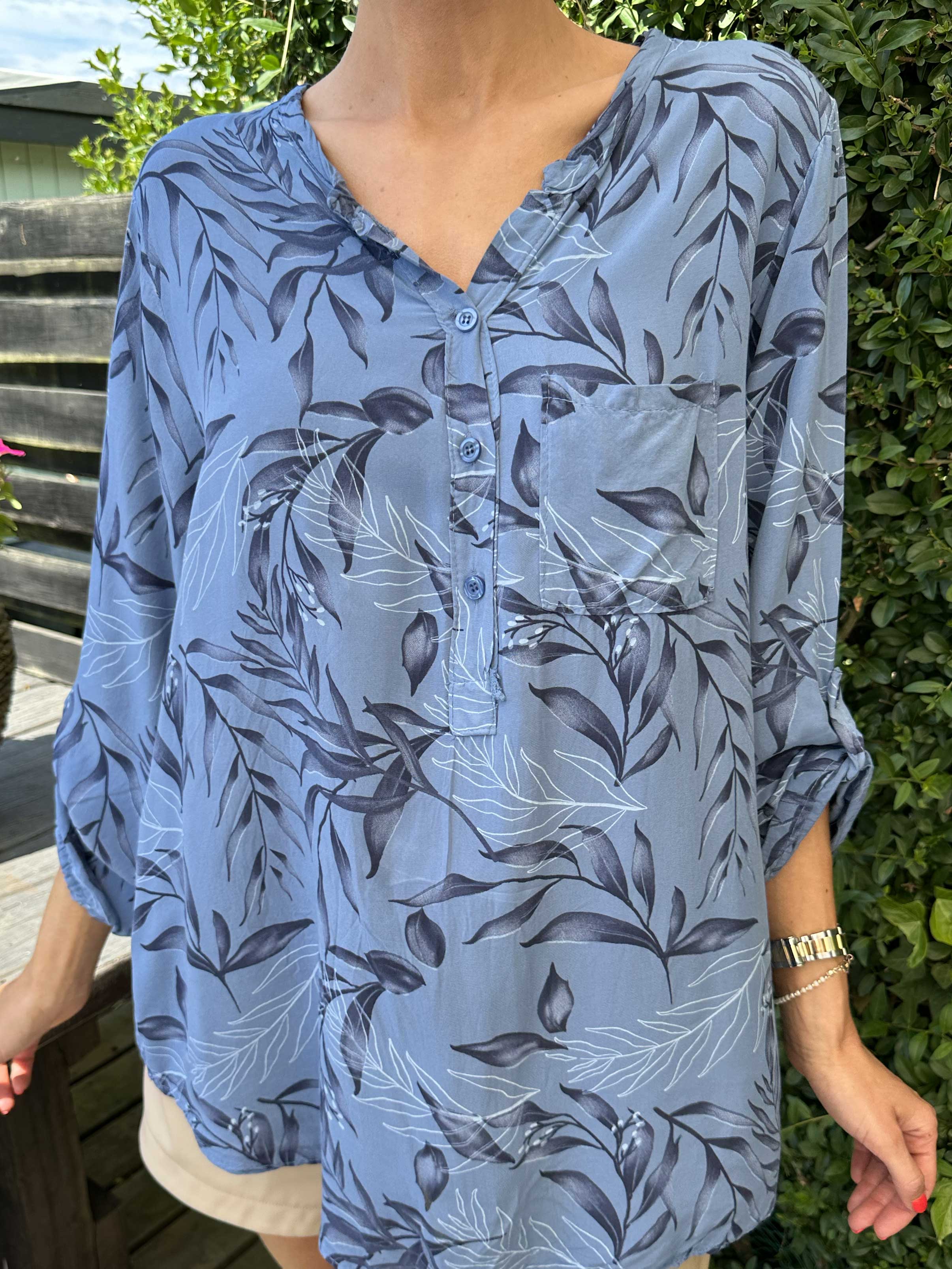 Sne - Fin skjorte i bomuld med blad motiver